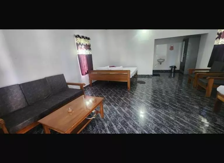 Hotelli Falcon Jungle Resort