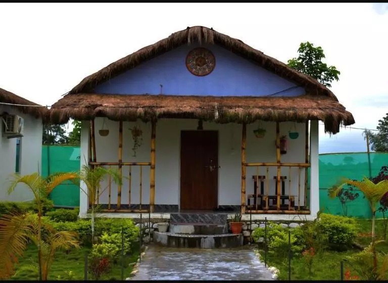 Hotelli Falcon Jungle Resort