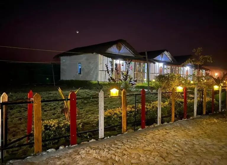 Hotelli Falcon Jungle Resort