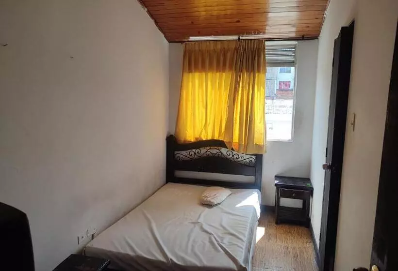هتل Habitaciones Con 1 Cama Y Baño Privado