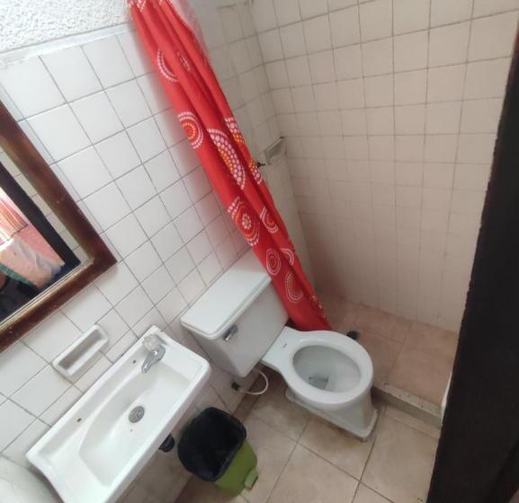 호텔 Habitaciones Con 1 Cama Y Baño Privado