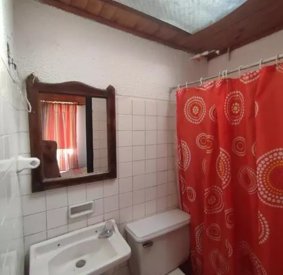 هتل Habitaciones Con 1 Cama Y Baño Privado