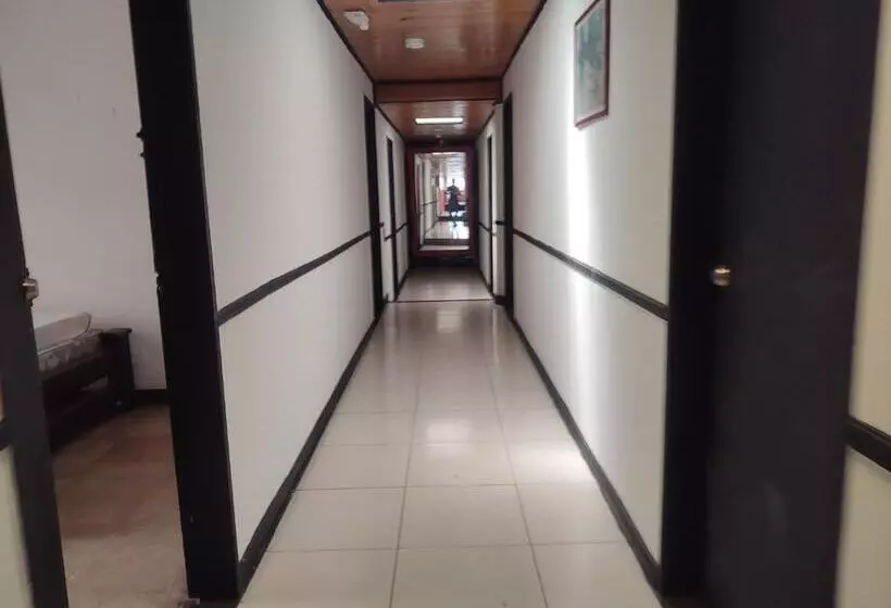 هتل Habitaciones Con 1 Cama Y Baño Privado