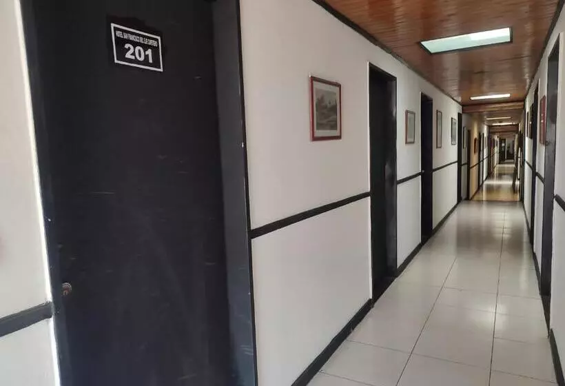هتل Habitaciones Con 1 Cama Y Baño Privado