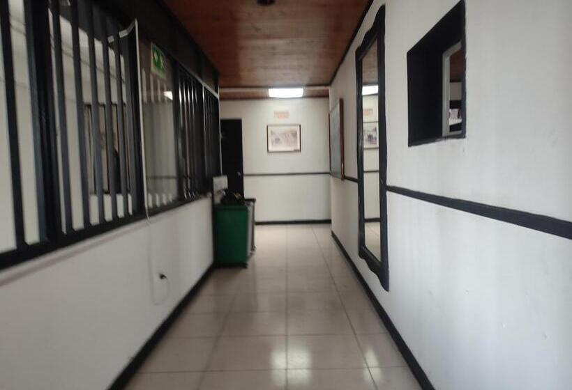 호텔 Habitaciones Con 1 Cama Y Baño Privado