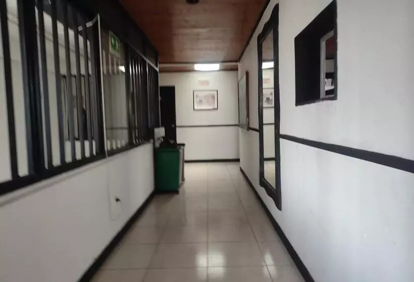 هتل Habitaciones Con 1 Cama Y Baño Privado
