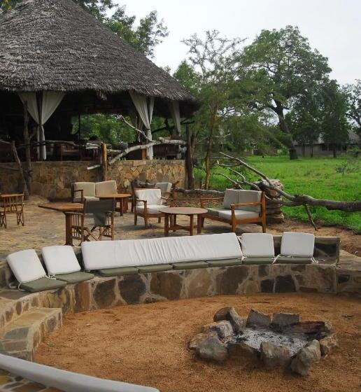 酒店 Mikumi Wilderness Camp