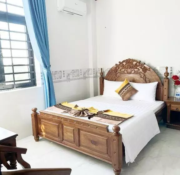 هتل Quốc Hương