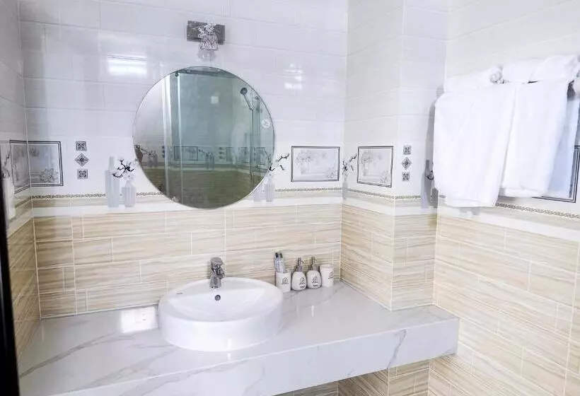 هتل Quốc Hương