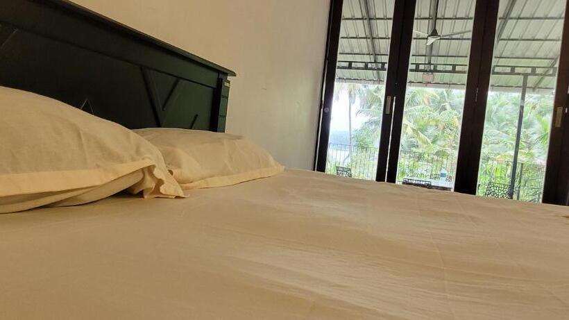 בית מלון כפרי Thengaparambath Retreat