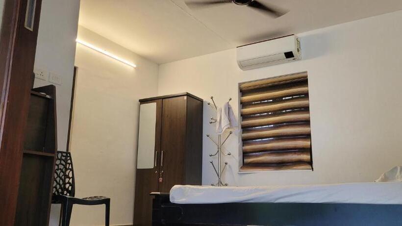 בית מלון כפרי Thengaparambath Retreat