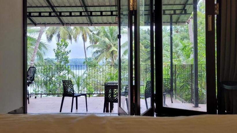 בית מלון כפרי Thengaparambath Retreat