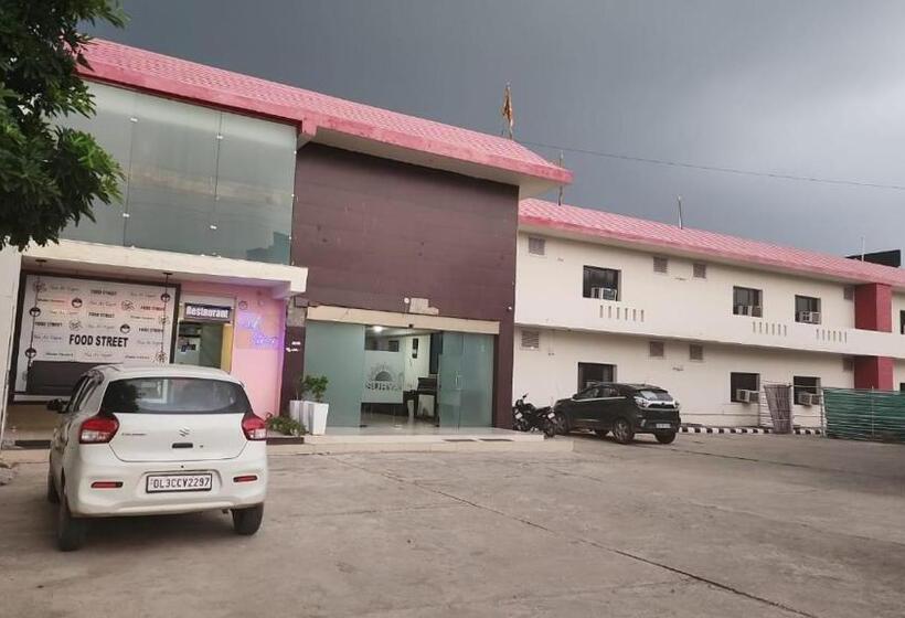 Hotel Tipsyy Inn 017