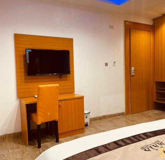 Maia Hotel And Suites