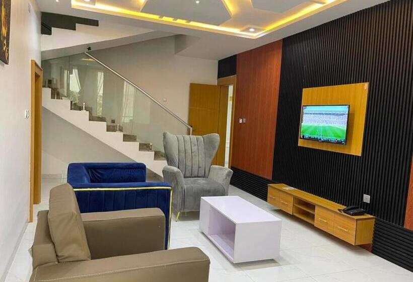 Maia Hotel And Suites