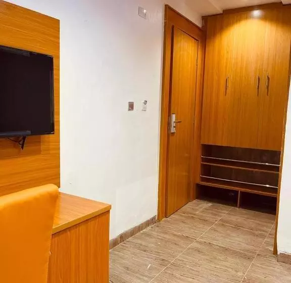 Maia Hotel And Suites