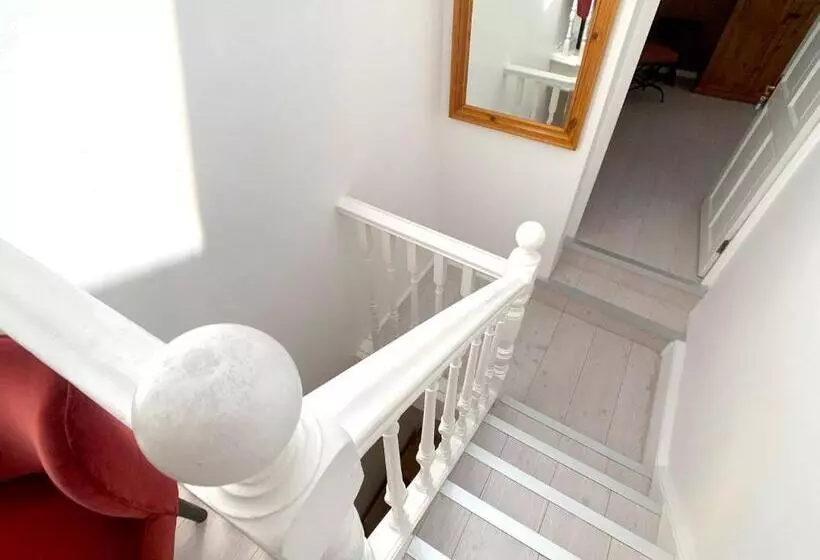 ペンション Dale Court Guest House