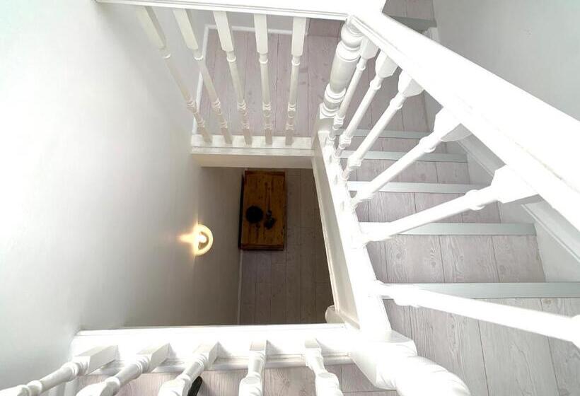 Majatalo Dale Court Guest House