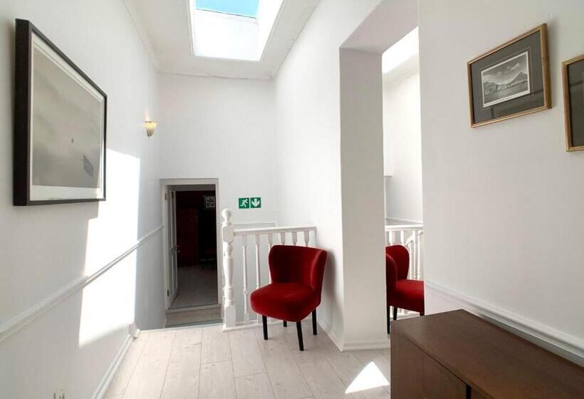 Majatalo Dale Court Guest House