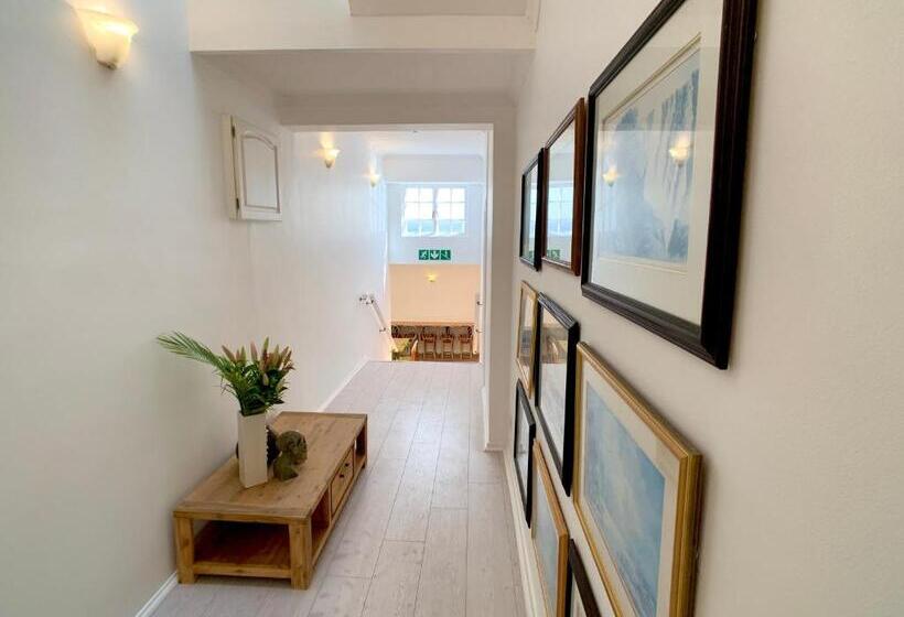 Majatalo Dale Court Guest House