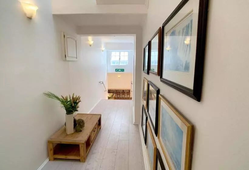 ペンション Dale Court Guest House