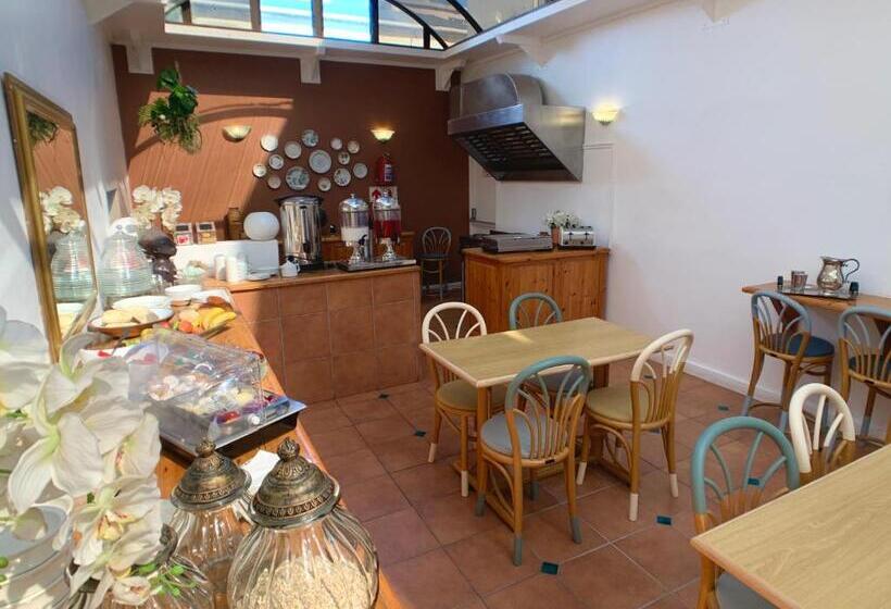 Majatalo Dale Court Guest House