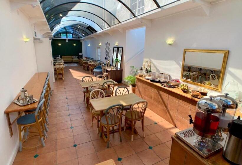 Majatalo Dale Court Guest House