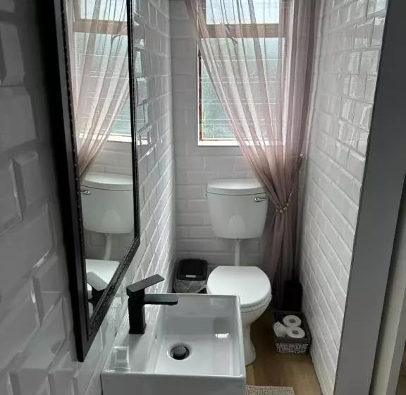 Majatalo Tranquil Private Rooms Hermanus