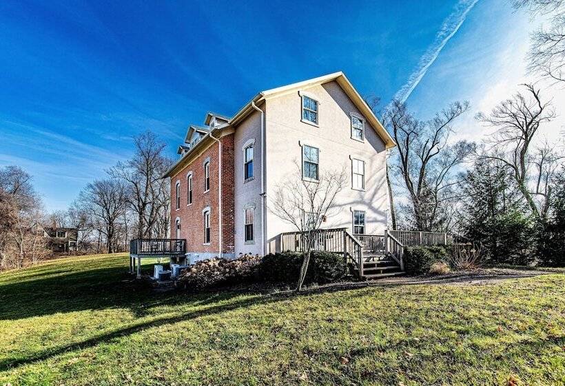 Общежитие Furness Mansion