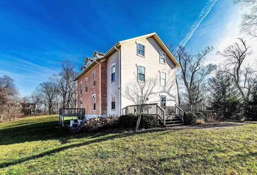 Retkeilymaja Furness Mansion