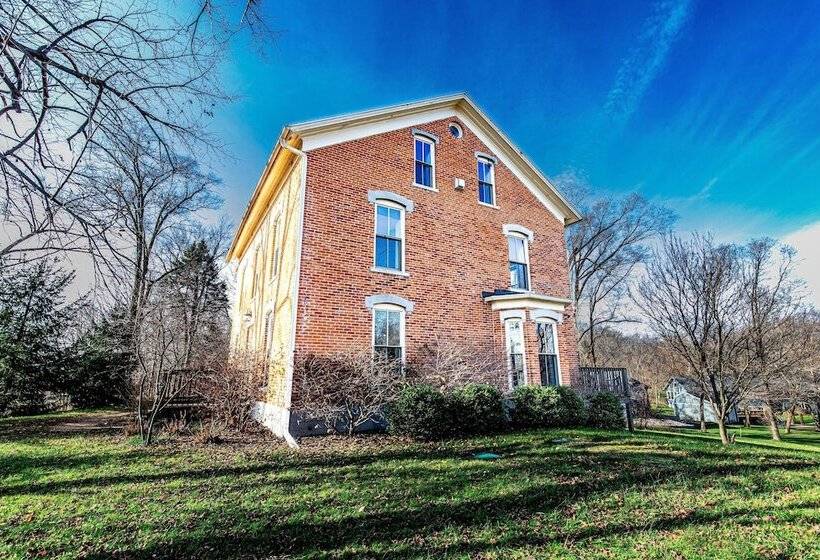 Общежитие Furness Mansion