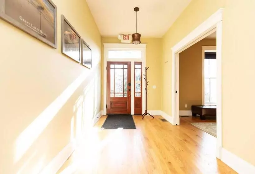 Retkeilymaja Furness Mansion