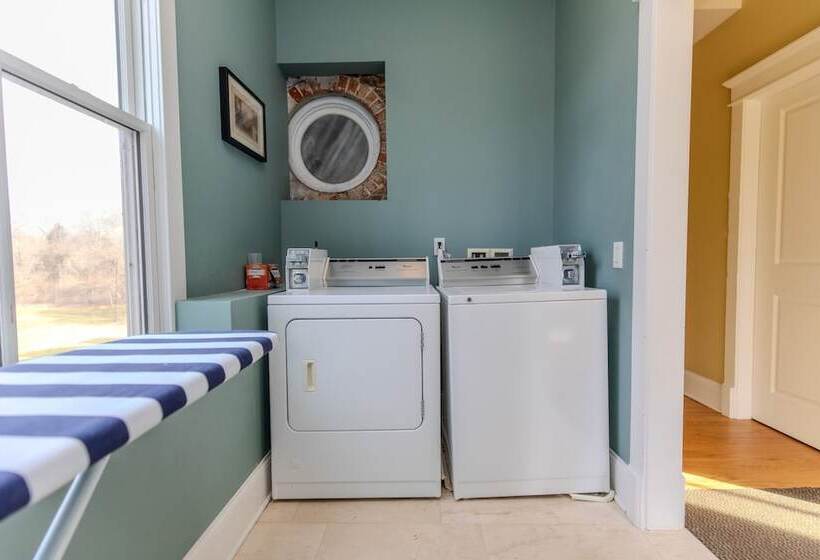 Общежитие Furness Mansion