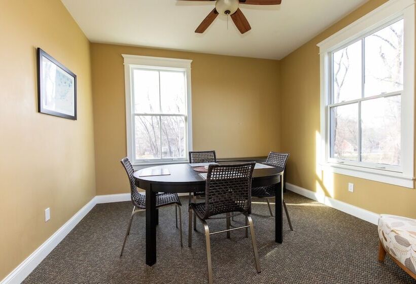 Общежитие Furness Mansion