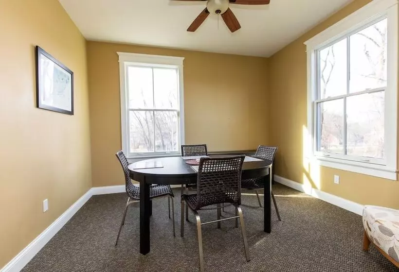 Retkeilymaja Furness Mansion