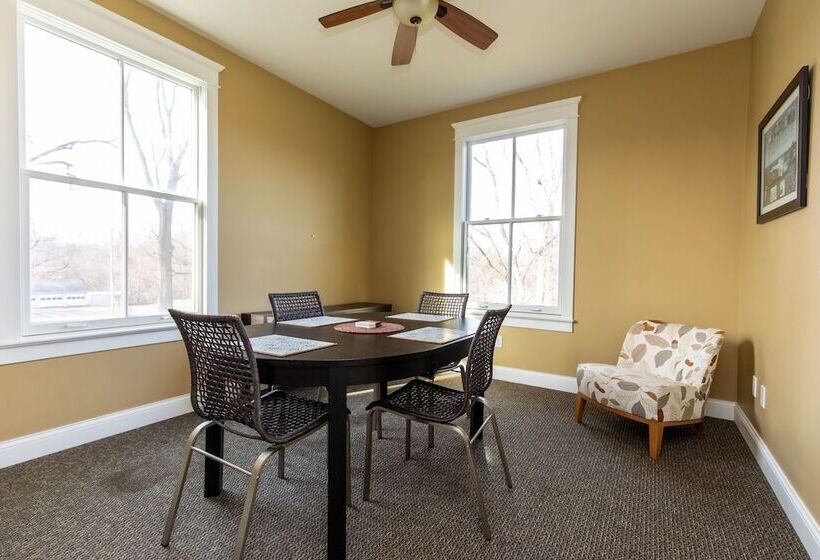 Общежитие Furness Mansion