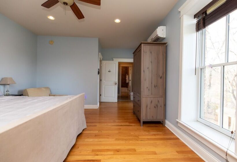 Общежитие Furness Mansion