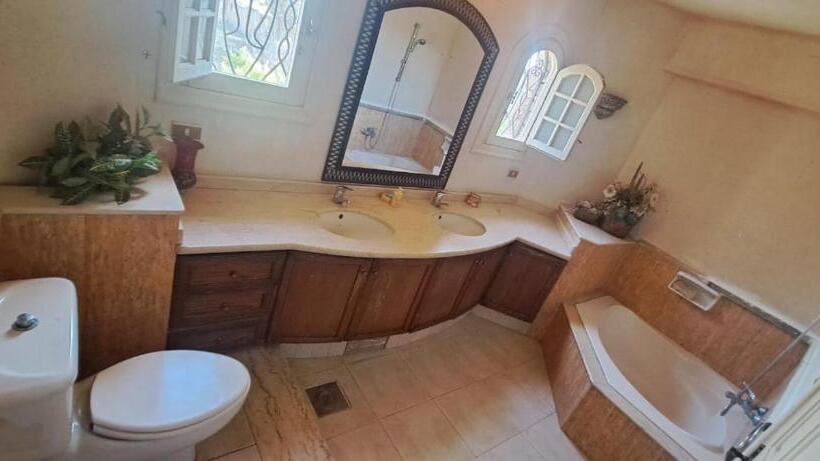 تختخواب و صبحانه Lunar King Mariout