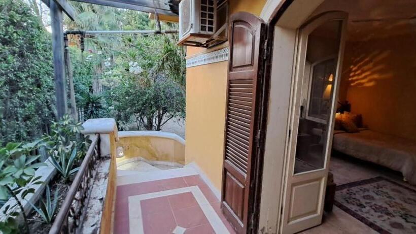 تختخواب و صبحانه Lunar King Mariout