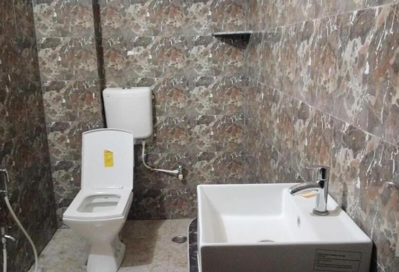 Collection O Saria Hotel & Banquet Hall