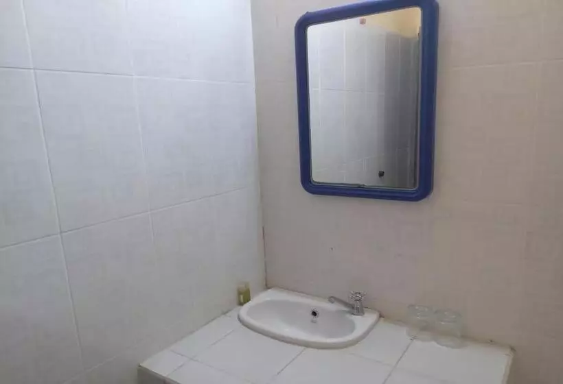 ホテル Capital O 93391 Golden Manggis