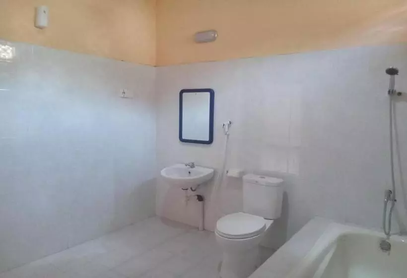 ホテル Capital O 93391 Golden Manggis