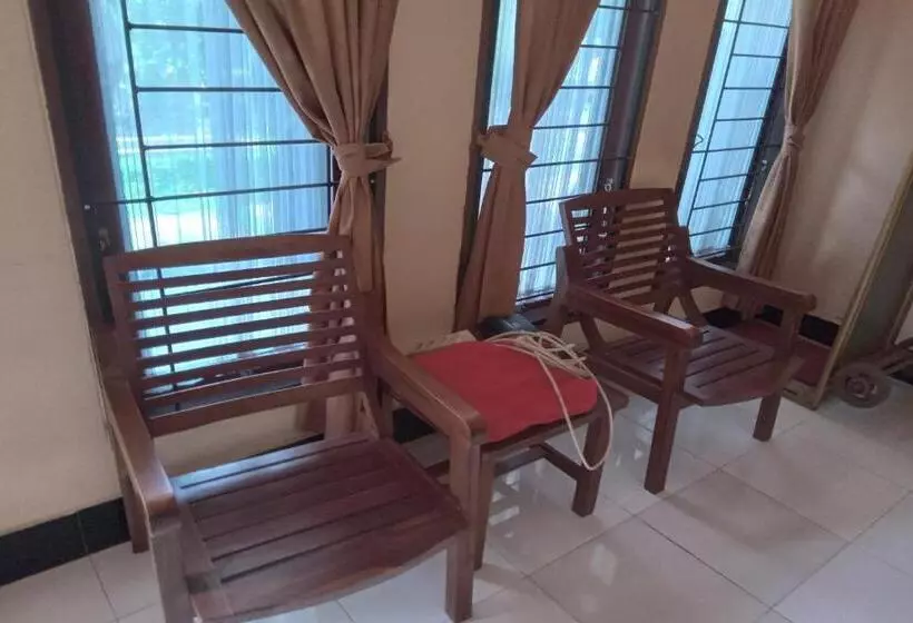 ホテル Capital O 93391 Golden Manggis