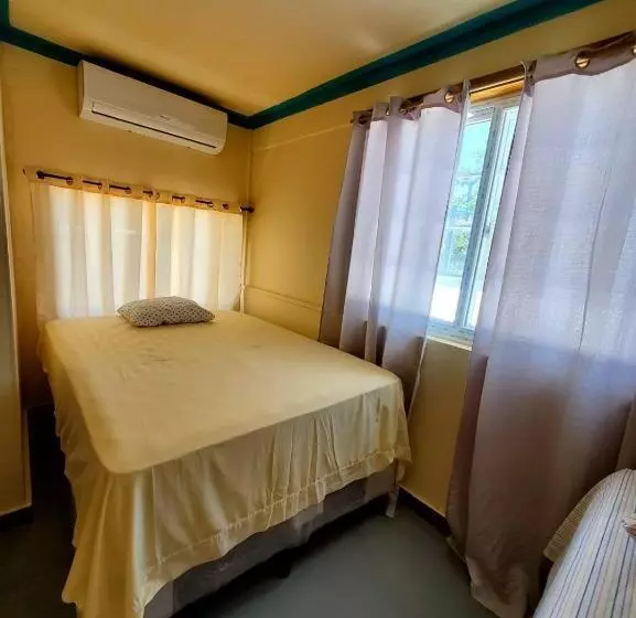 هتل Caribbean Inn