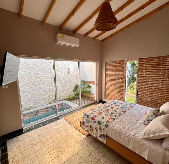 호텔 Colonial Beach Airport