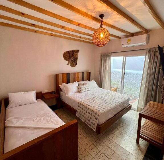 호텔 Colonial Beach Airport