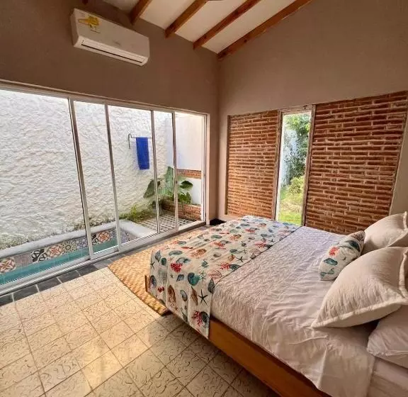 ホテル Colonial Beach Airport