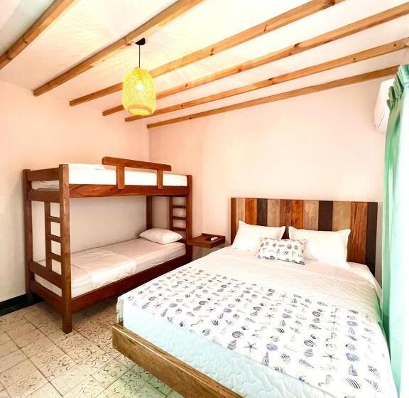 호텔 Colonial Beach Airport