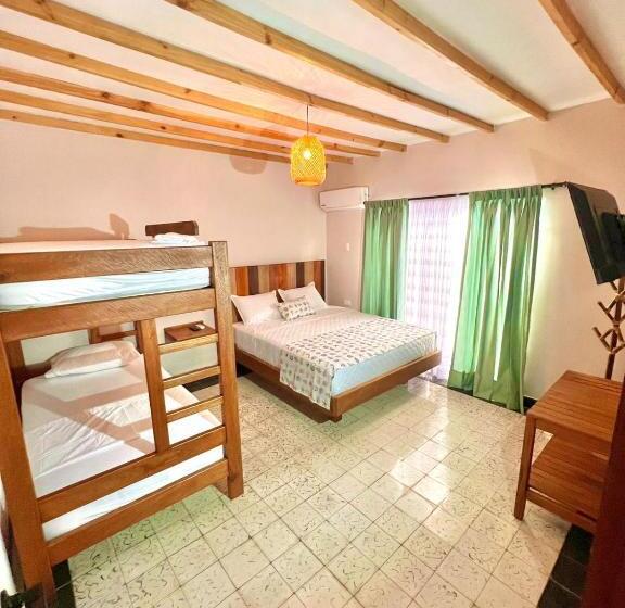 호텔 Colonial Beach Airport