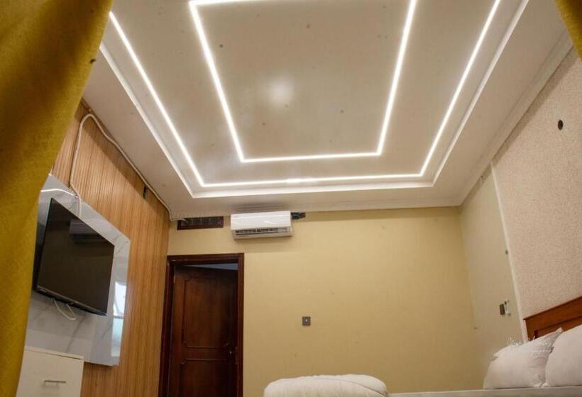 هتل Deluxe 15  Jinja Pool Apartments